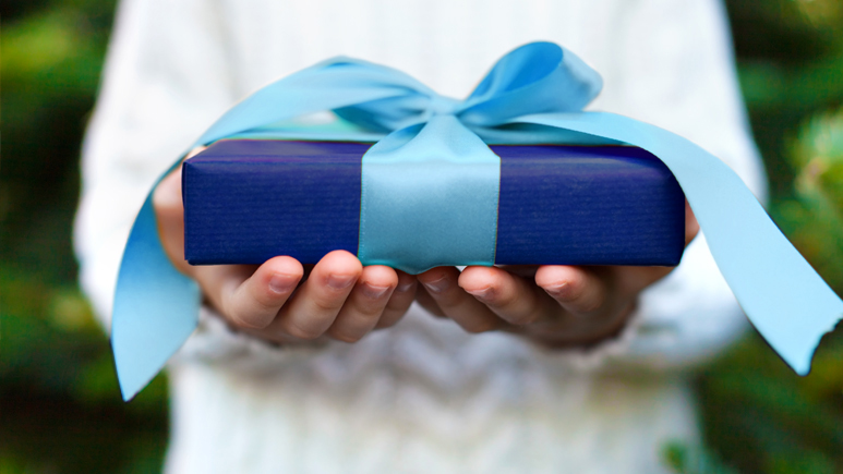 Gift while living or transfer assets to heirs at death?